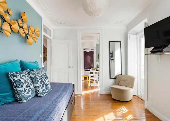 Avenida da Liberdade Area, Bright&Newly Renovated 2 Bedroom Apartment, Lisbon Historical Center